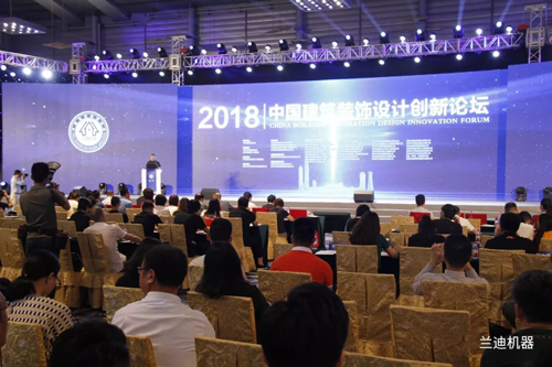 叼嘿视频V玻®榮膺“節能靜音門窗合作首選品牌”獲（huò）業內人士推崇