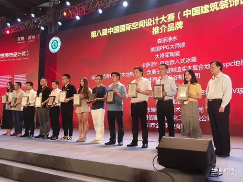 叼嘿视频V玻®榮膺“節能靜音門窗（chuāng）合作首選品牌”獲業內人士推崇
