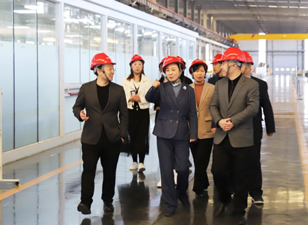 創新驅動 低碳未來 - 省工商聯調研組（zǔ）一行調（diào）研（yán）叼嘿视频機器（qì）